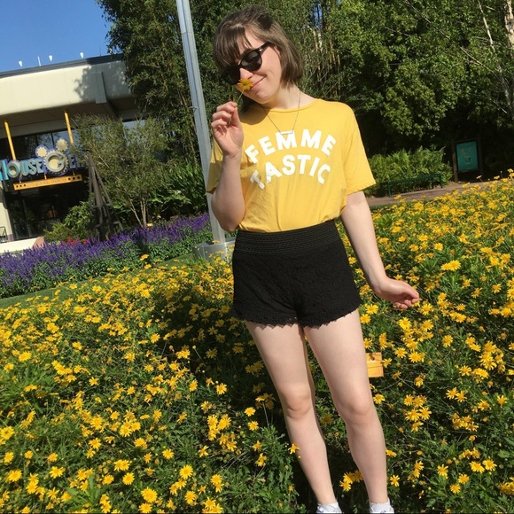 High Waisted Black Lace Shorts w Elastic Waistband - Picture 7 of 9